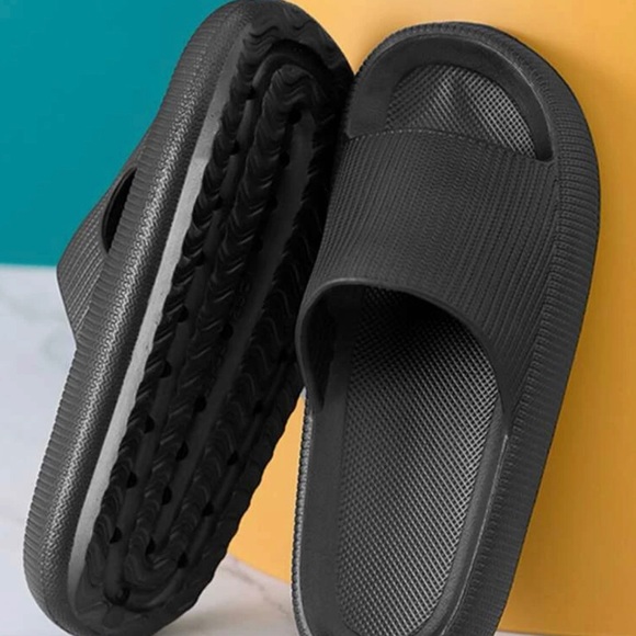 Black Cloud Slides - Picture 6 of 6